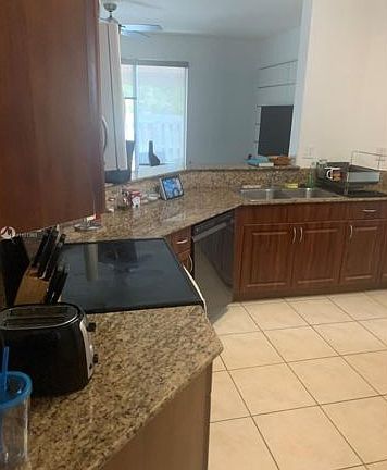 4th image of 8431 NW 114th Ct