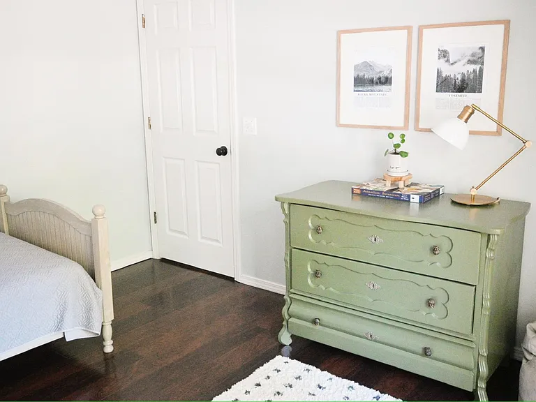 Guest bedroom