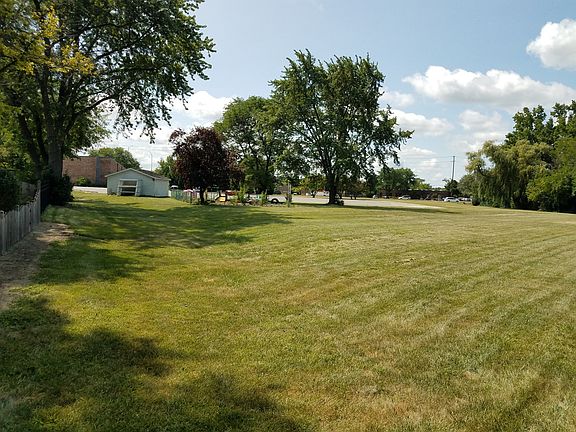 5th image of 330 W Golf Rd