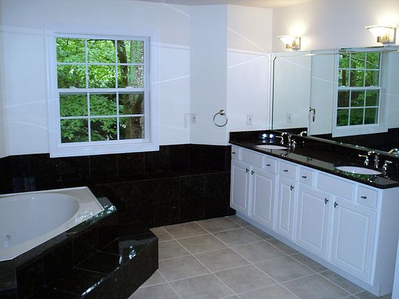 4th image of 2762 Peppermint Dr