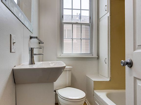3rd image of 275 Lelia St #1