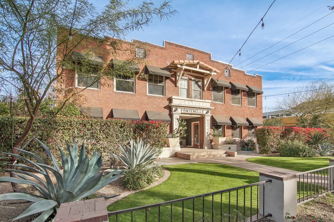 W Roosevelt St 102-002.jpg