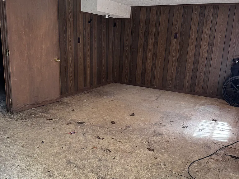 BASEMENT FOR STORAGE AND WASHER DRYER
