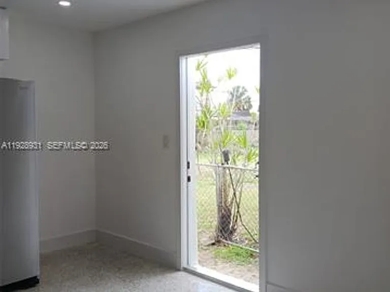 9228 SW 37th St #0 — Photo 12