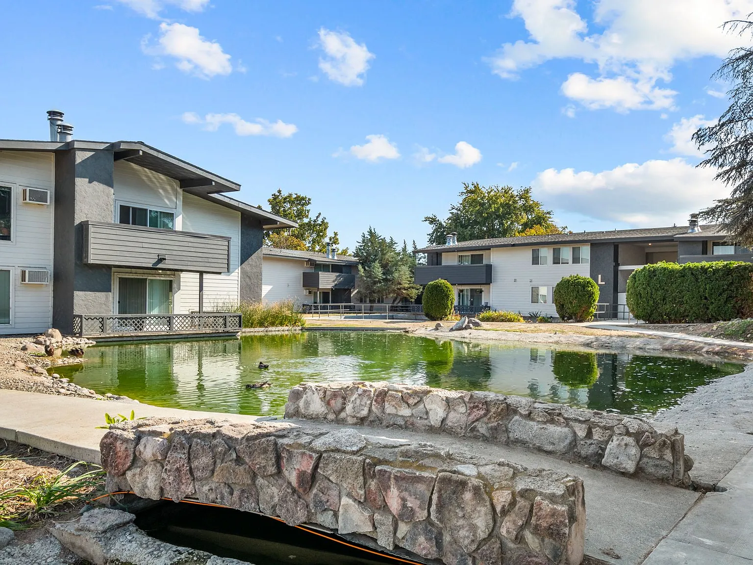 Lakeside Apartments — Photo 3