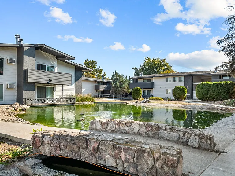 Lakeside Apartments — Photo 3