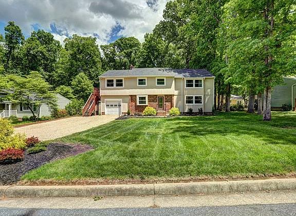 3rd image of 9638 Della Dr