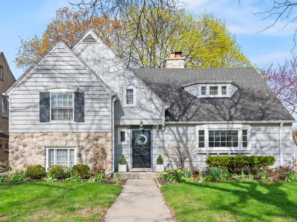 5347 N Santa Monica BOULEVARD, Whitefish Bay, WI 53217