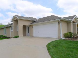 7827 N Cherry St, Gladstone, MO 64118