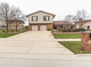 223 Woburn Ln, Schaumburg, IL
