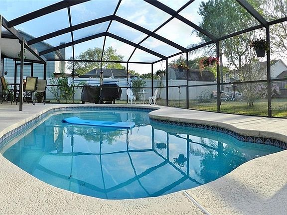 4th image of 10225 Rainbridge Dr