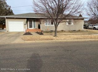 421 Belmont St, Dickinson, ND 58601