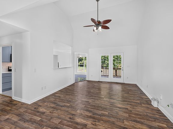 5th image of 105 Carrie Mae Cir