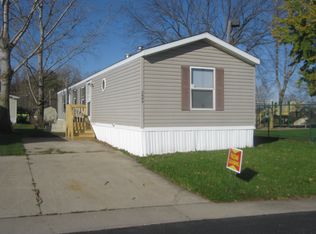 2000 Meadows #2000, Nappanee, IN 46550
