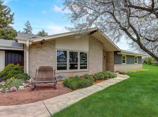 6830 N Neil Pl, Glendale, WI 53209