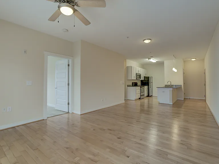 909 Perry St — Photo 29