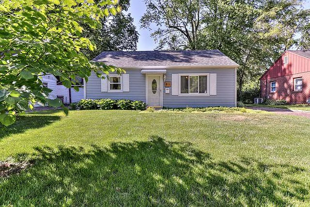 811 Hawthorne Dr photo 1