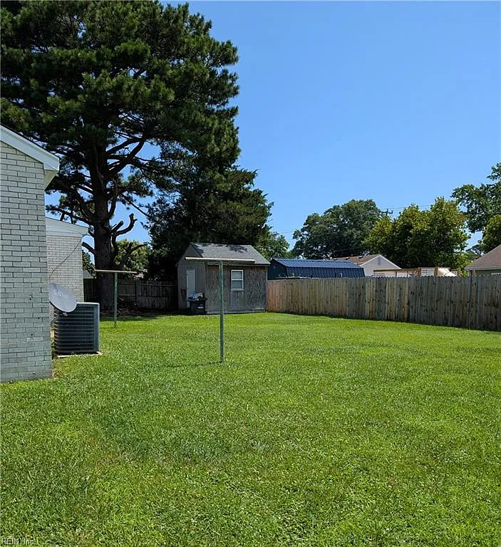 3 bed, 1.5 bath, 1353 sqft, $1,900 — Photo 2