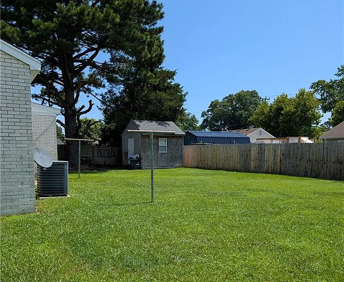 8200 Beatty St — Photo 2