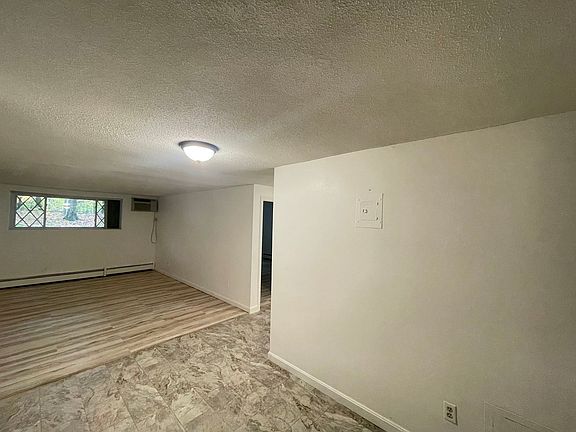 3rd image of 2 Pembroke Dr Unit 1