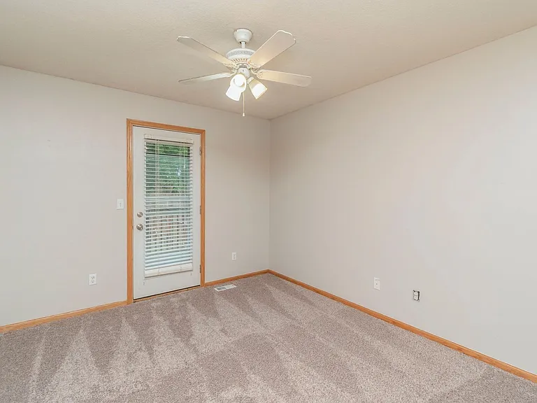 544 SW 46th St — Photo 11