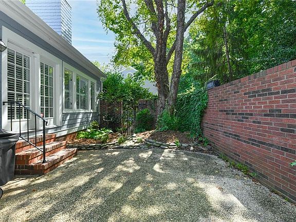 5th image of 5 Barrington Dr