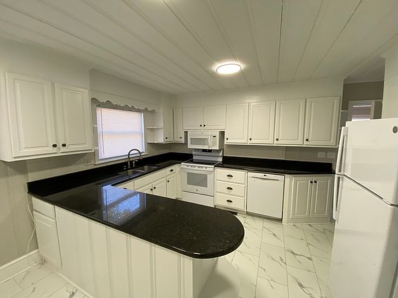 4th image of 102 Circle Dr