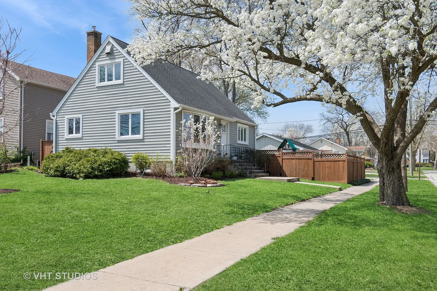 21 E Elm St photo 1