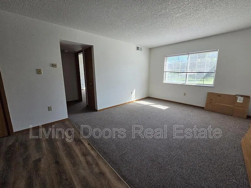 2 bed, 1.0 bath, $685 — Photo 3