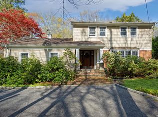 2642 Roanoke Ave, Riverhead, NY 11901