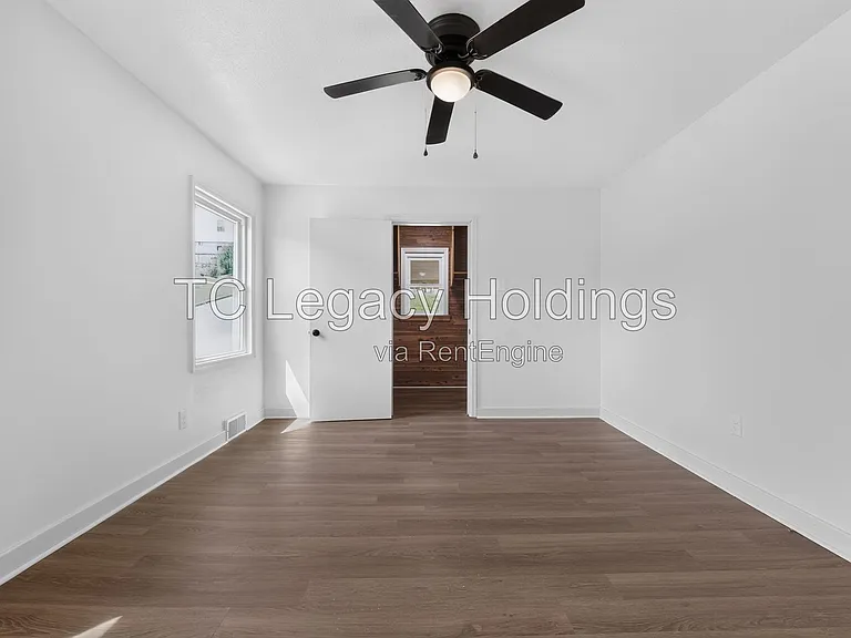 300 Ash Ave — Photo 18