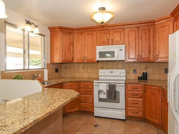 2nd image of 1142 E Sego Lily Dr