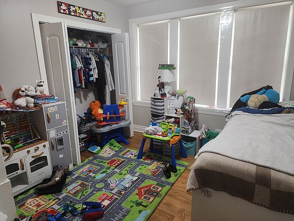 2nd image of 4815-17 W Montana St #1W