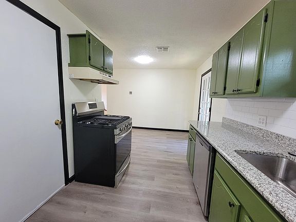 5th image of 814 Denison Dr