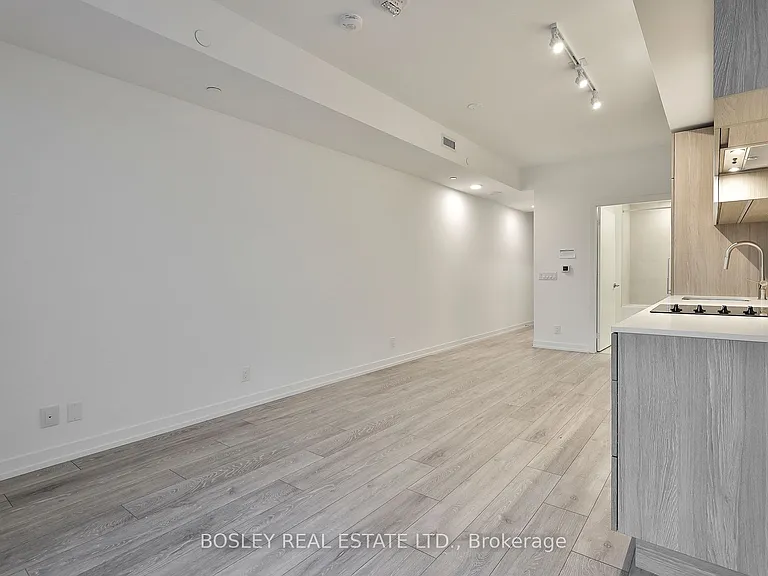 2020 Bathurst St #1219 — Photo 10