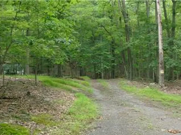 Winter Camp Trl, Hedgesville, WV 25427