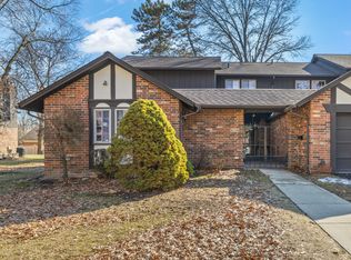 29322 Wellington Rd W #111, Southfield, MI 48034