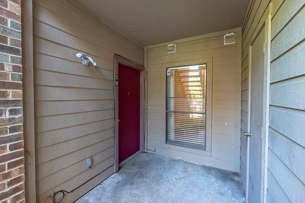 2 bed, 851 sqft, $1,200 — Photo 2