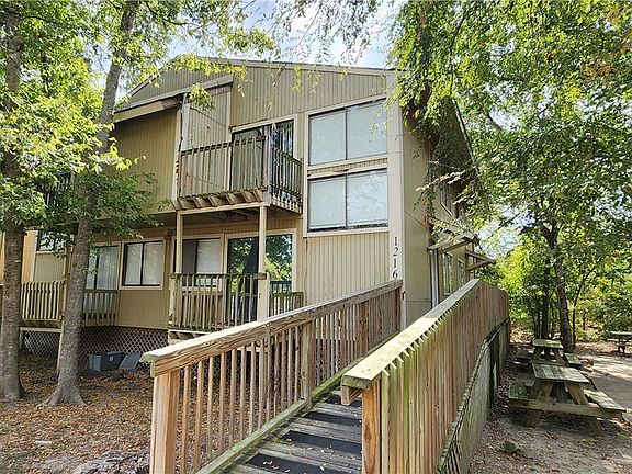 4th image of 1216 & 1218 Holik Dr #A-d