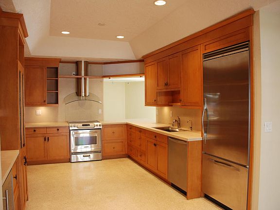 5th image of 140 Pamela Ln