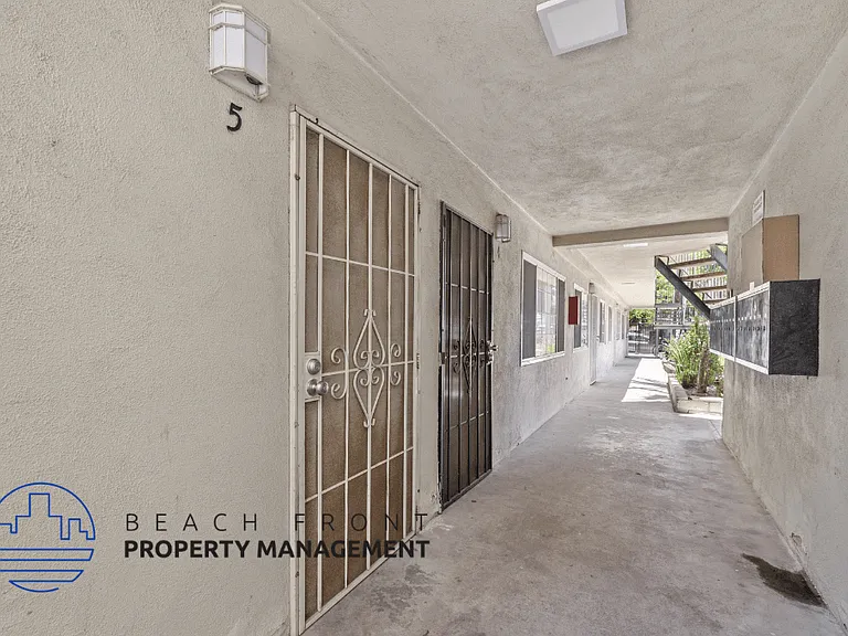 2135 Santa Fe Ave — Photo 11