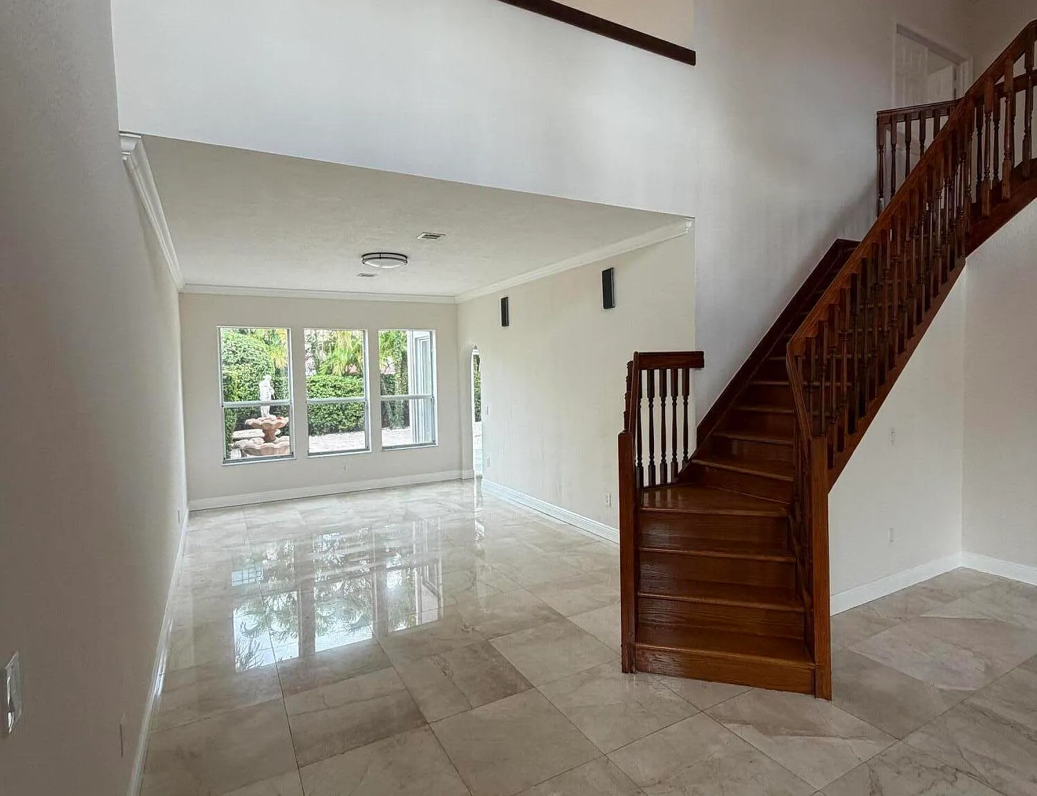 5 bed, 3.0 bath, 3026 sqft, $6,500 — Photo 3
