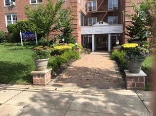 194 Smith St APT 3F, Freeport, NY 11520