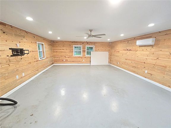 3rd image of 3126 Cedar Falls Rd
