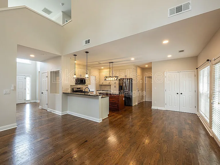 1540 Hampton Hollow Dr — Photo 12
