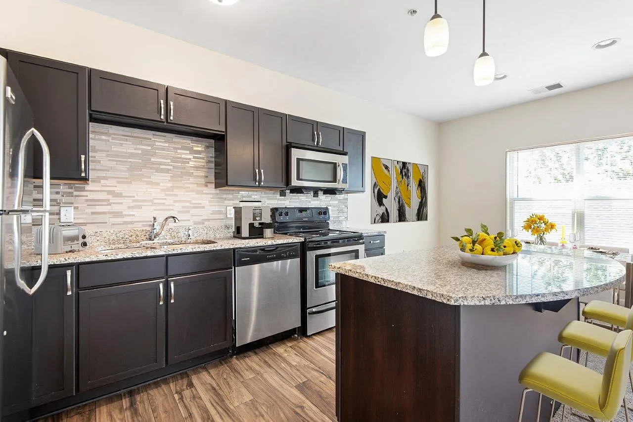 Ethan Pointe Apartment Homes — Photo 2