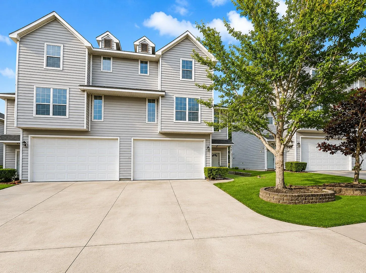 2 bed, 2.5 bath, 1628 sqft, $1,350 — Photo 3