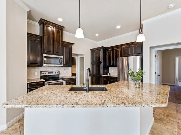 545 Landry Ct, Granbury, TX 76049
