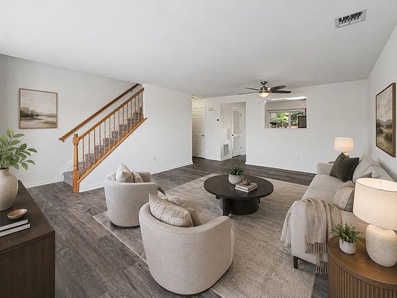 4th image of 1 Ashwood Ct #2016