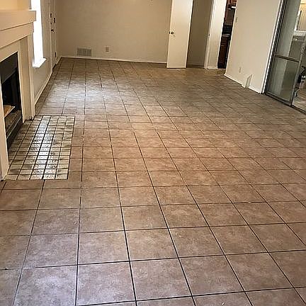 4th image of 5011 Village Row